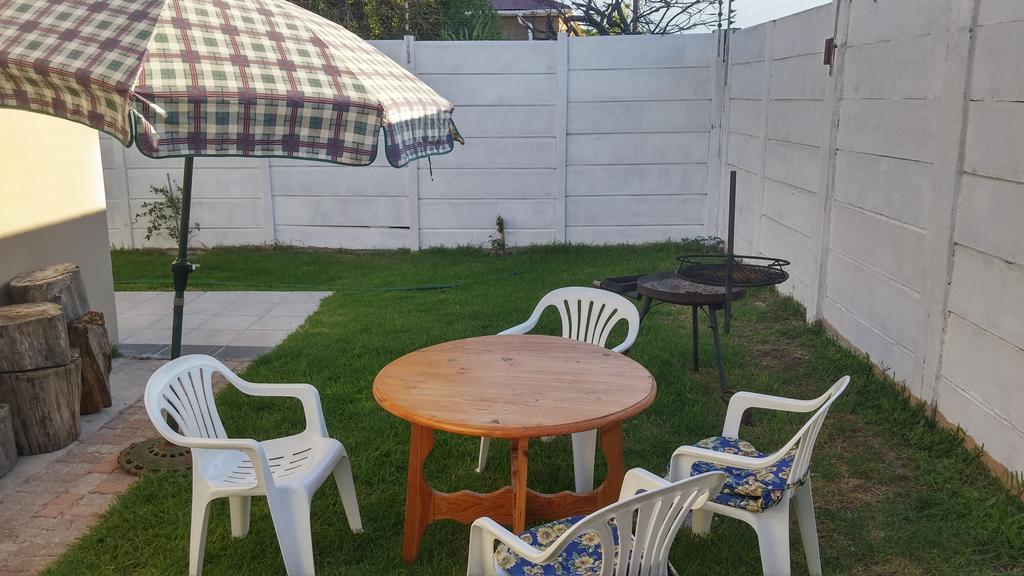 The Brookston Garden Cottage Cape Town Room photo